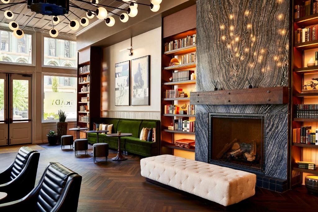 Luxury lounge and lodging in Kentucky
